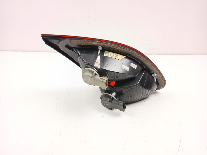 Recambio de piloto porton derecho para chrysler sebring (js) 2.0 crd referencia OEM IAM 4389494AD  