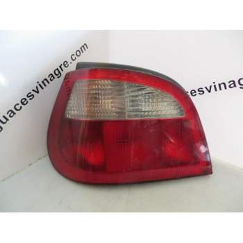 PILOTO TRASERO IZQUIERDO BLANCO Y ROJO  OEM BLANCO Y ROJO