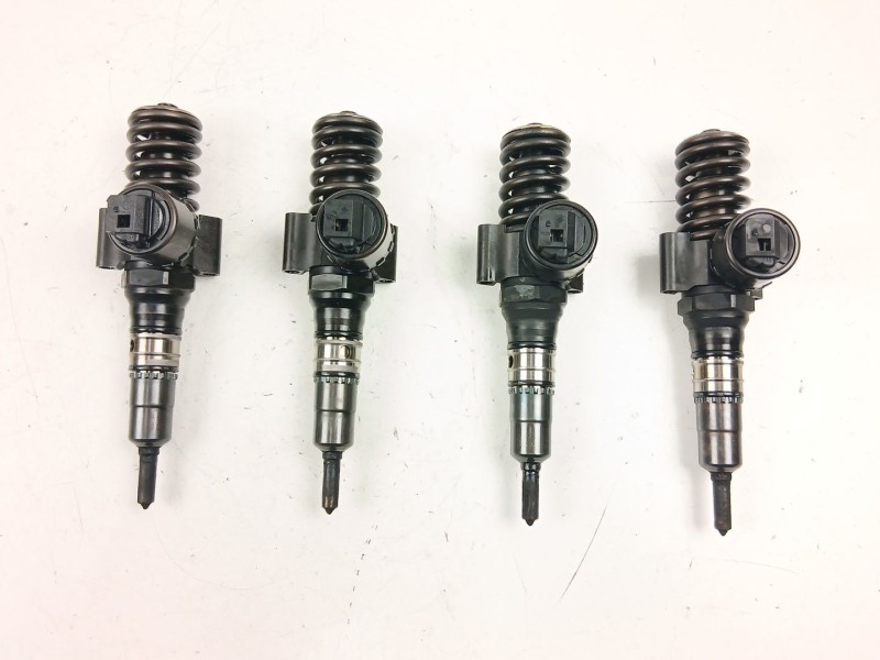 Recambio de inyectores juego para chrysler sebring (js) 2.0 crd referencia OEM IAM 03G130073G  0414720404