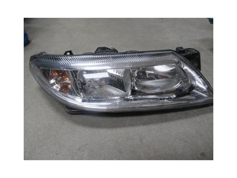 Recambio de faro dcho. : renault laguna : 1.9 dci f9q c750 [2003] para renault laguna 1.9 dci f9q c750 referencia OEM IAM   