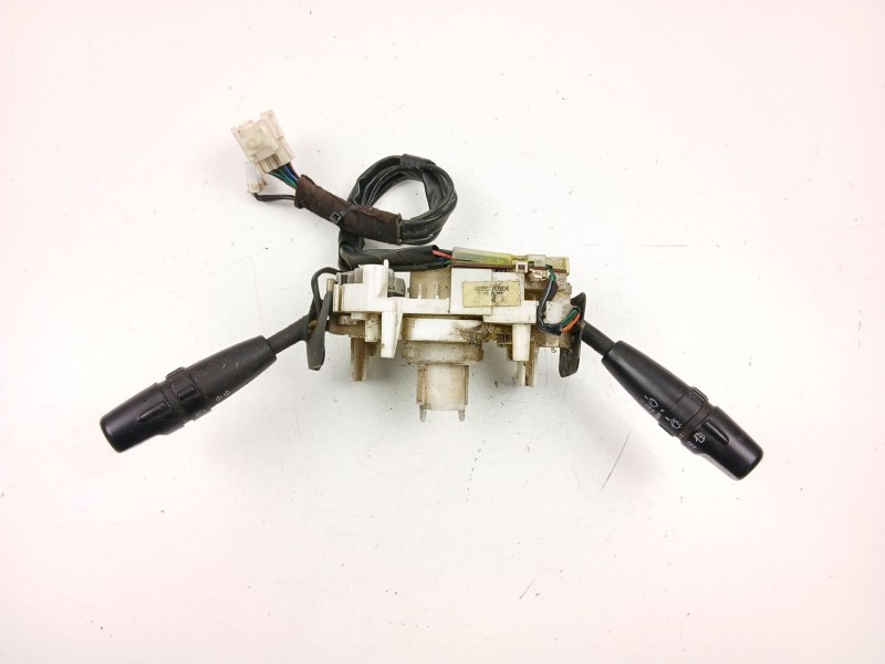 Recambio de mando luces y limpias para kia carnival 2.9 cdi 5p referencia OEM IAM 0K58R66120  