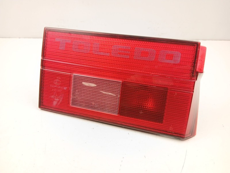 Recambio de piloto porton izquierdo para seat toledo i (1l2) 1.8 i referencia OEM IAM 1L0945093E  