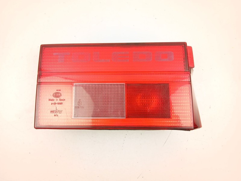 Recambio de piloto porton izquierdo para seat toledo i (1l2) 1.8 i referencia OEM IAM 1L0945093E  