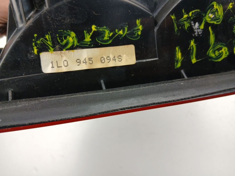 Recambio de piloto porton derecho para seat toledo i (1l2) 1.8 i referencia OEM IAM 1L0945094S  