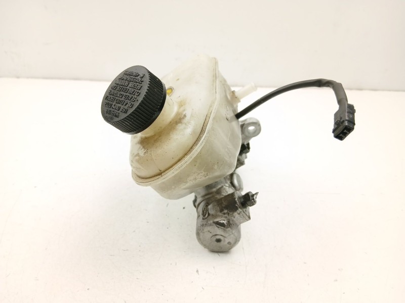 Recambio de bomba de freno para kia carnival 2.9 cdi 5p referencia OEM IAM 0K55A43400A  