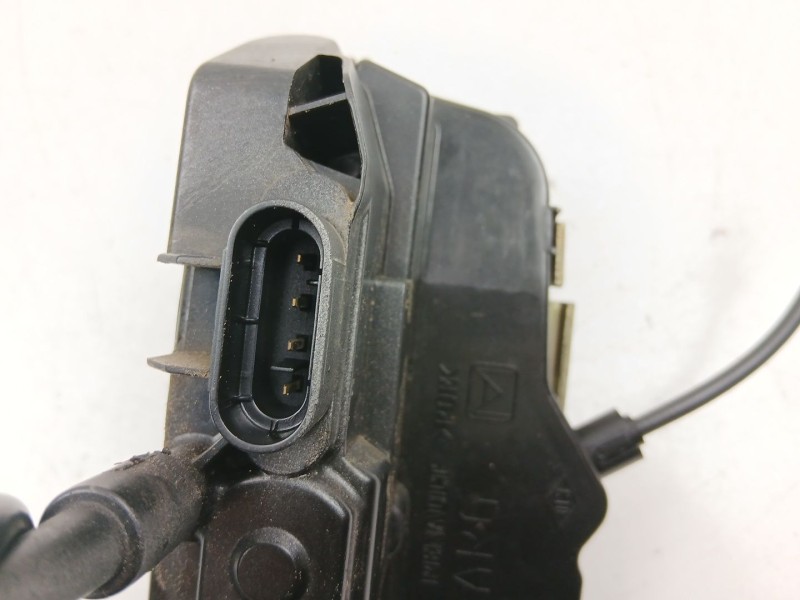 Recambio de cerradura puerta trasera izquierda para renault laguna ii (bg0/1_) 1.9 dci referencia OEM IAM 8200000657  