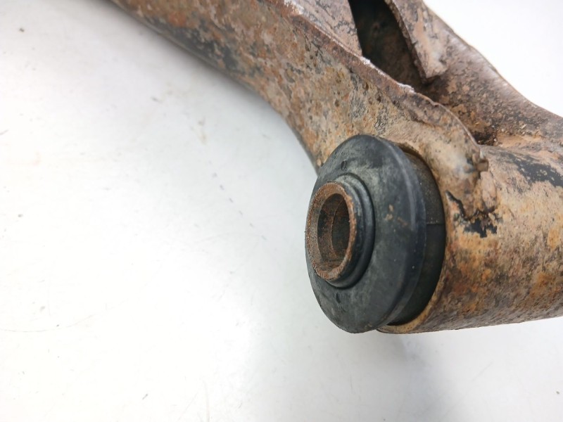 Recambio de brazo suspension inferior delantero izquierdo para suzuki vitara 1.9 d referencia OEM IAM 4520256B01  