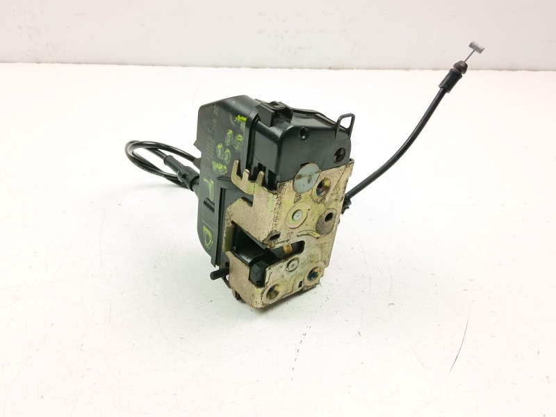 Recambio de cerradura puerta trasera derecha para nissan primera 1.9 d referencia OEM IAM 82500BA20A  