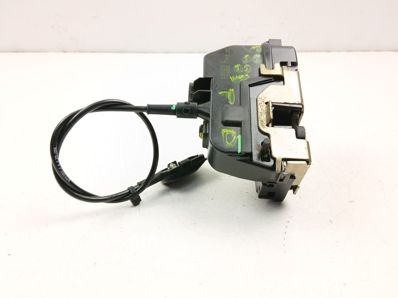 Recambio de cerradura puerta trasera derecha para nissan primera 1.9 d referencia OEM IAM 82500BA20A  