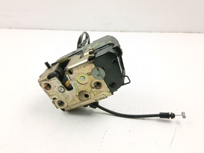 Recambio de cerradura puerta trasera derecha para nissan primera 1.9 d referencia OEM IAM 82500BA20A  