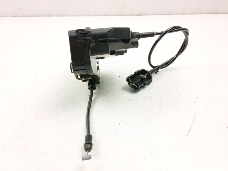 Recambio de cerradura puerta trasera derecha para nissan primera 1.9 d referencia OEM IAM 82500BA20A  