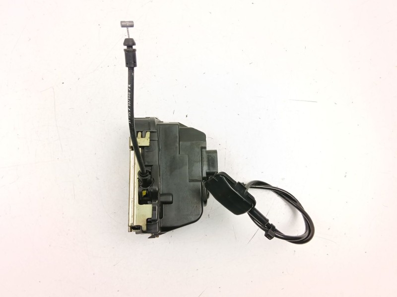 Recambio de cerradura puerta trasera derecha para nissan primera 1.9 d referencia OEM IAM 82500BA20A  