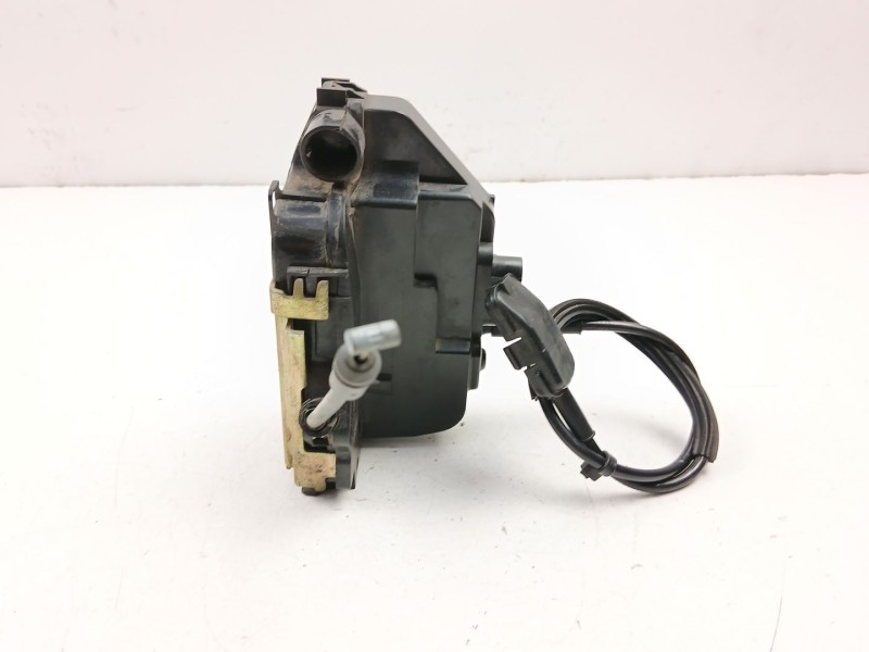 Recambio de cerradura puerta delantera derecha para nissan primera 1.9 d referencia OEM IAM 80500BA20A  