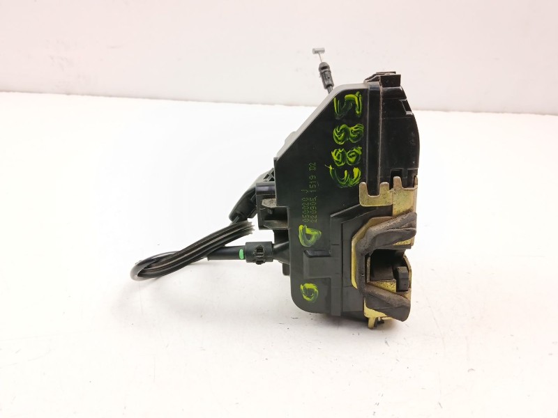 Recambio de cerradura puerta delantera derecha para nissan primera 1.9 d referencia OEM IAM 80500BA20A  