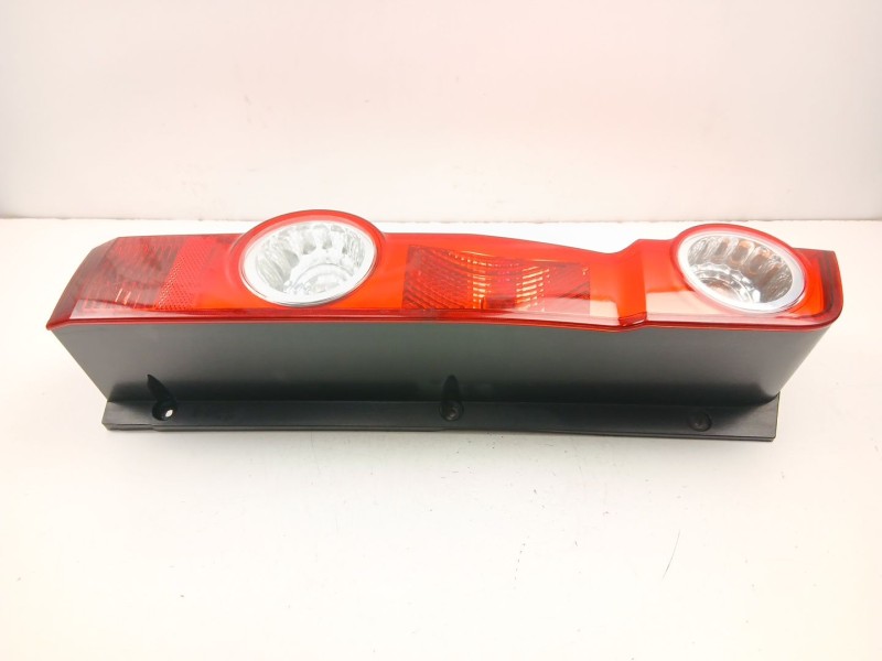 Recambio de piloto trasero izquierdo para volkswagen crafter 30-35 autobús (2e_) 2.5 tdi referencia OEM IAM 2E0945095  