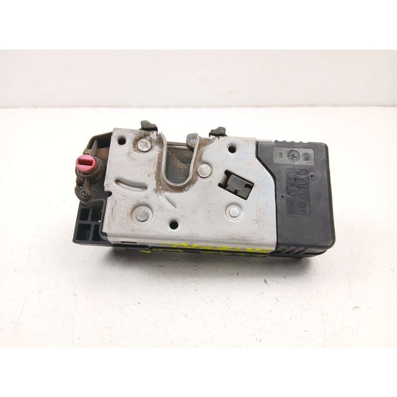 Recambio de cerradura puerta trasera derecha para opel combo furgoneta/monovolumen 1.7 cdti 16v referencia OEM IAM 13157757  