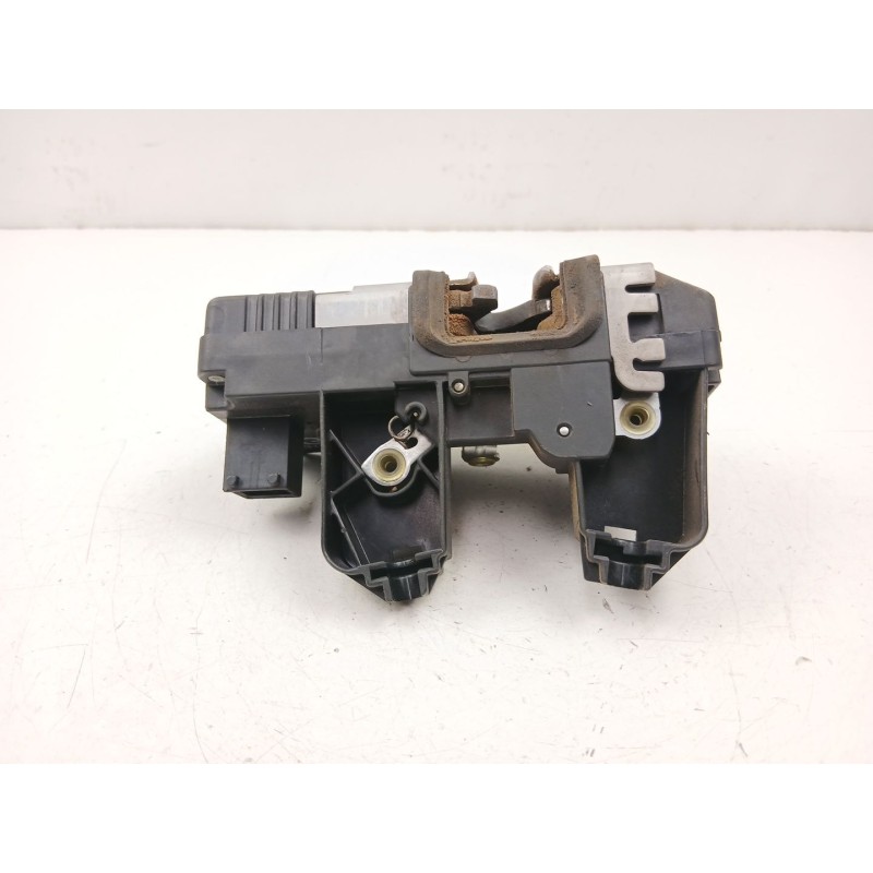 Recambio de cerradura puerta trasera derecha para opel combo furgoneta/monovolumen 1.7 cdti 16v referencia OEM IAM 13157757  