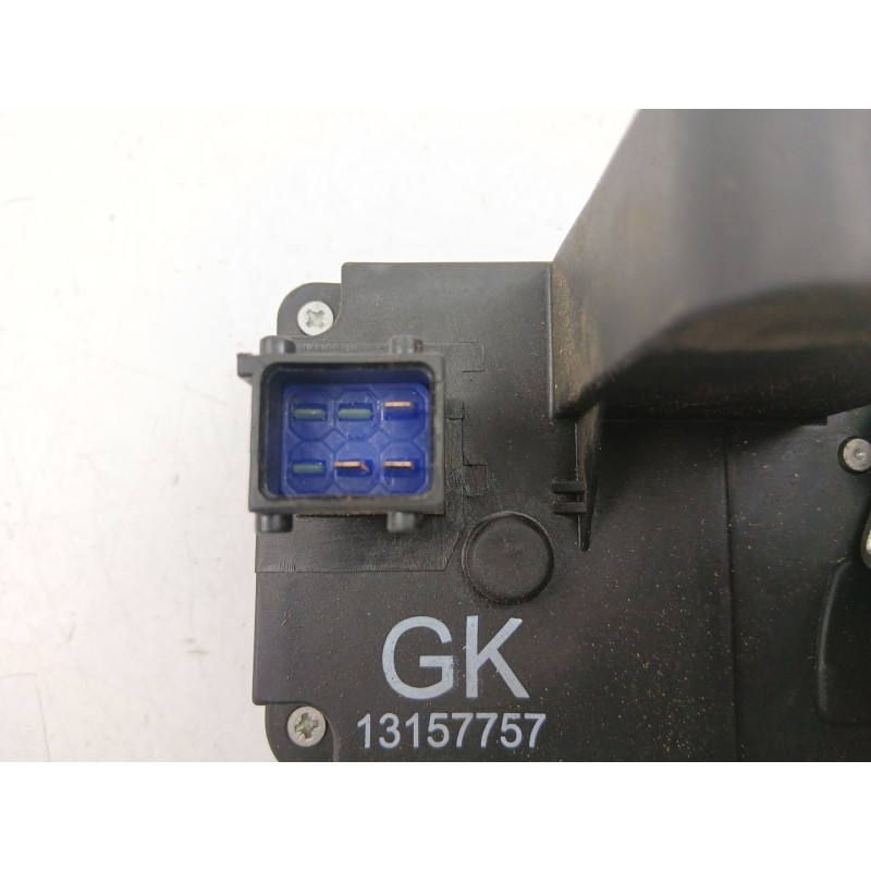 Recambio de cerradura puerta trasera derecha para opel combo furgoneta/monovolumen 1.7 cdti 16v referencia OEM IAM 13157757  