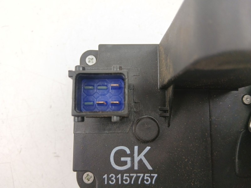 Recambio de cerradura puerta trasera derecha para opel combo furgoneta/monovolumen 1.7 cdti 16v referencia OEM IAM 13157757  