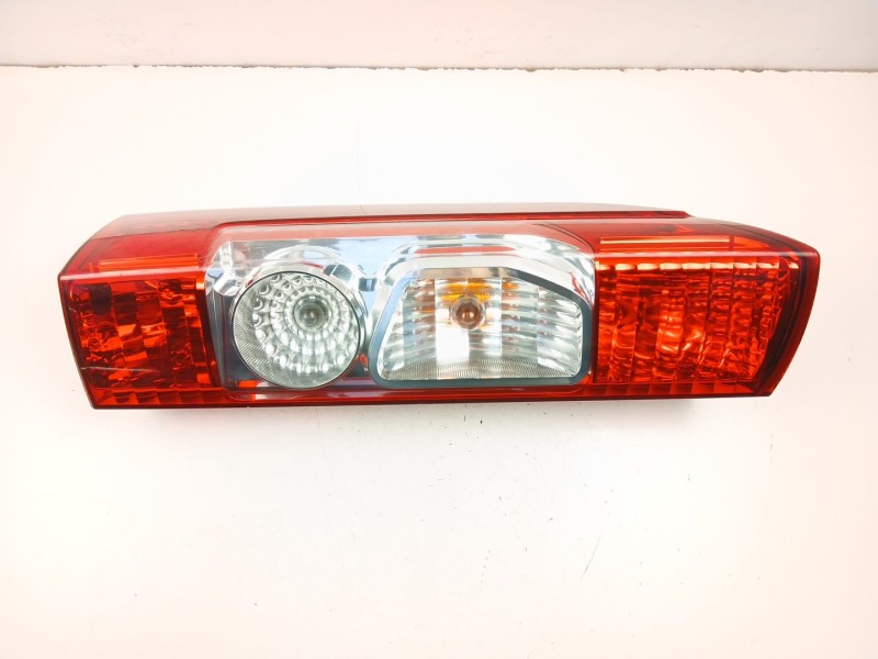 Recambio de piloto trasero izquierdo para peugeot boxer autobús 3.0 hdi 145 referencia OEM IAM 1365776080  