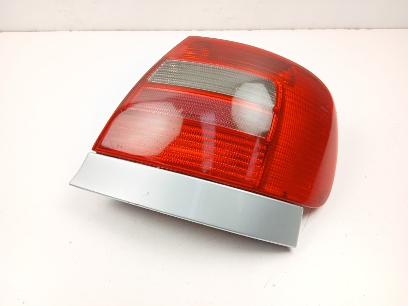 Recambio de piloto trasero derecho para audi a4 1.9 d referencia OEM IAM 8D0945112D  