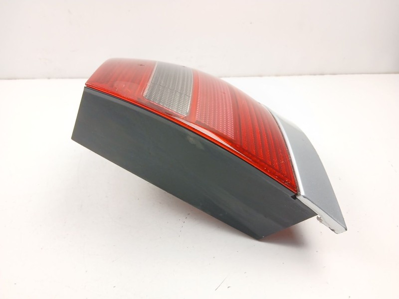 Recambio de piloto trasero derecho para audi a4 1.9 d referencia OEM IAM 8D0945112D  