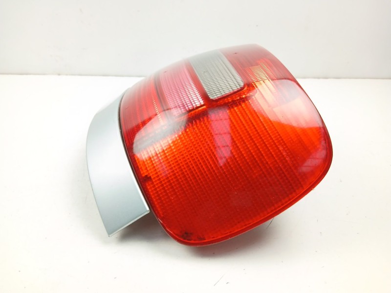 Recambio de piloto trasero derecho para audi a4 1.9 d referencia OEM IAM 8D0945112D  