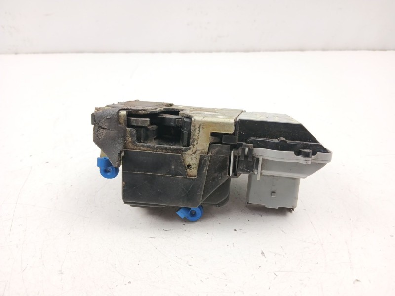 Recambio de cerradura puerta delantera izquierda para citroën xantia 2.0 hdi referencia OEM IAM 9135H8  