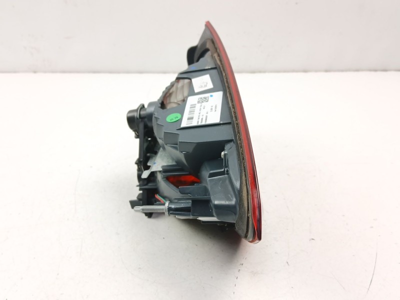 Recambio de piloto porton derecho para bmw x1 (f48) sdrive 18 d referencia OEM IAM 7350698  