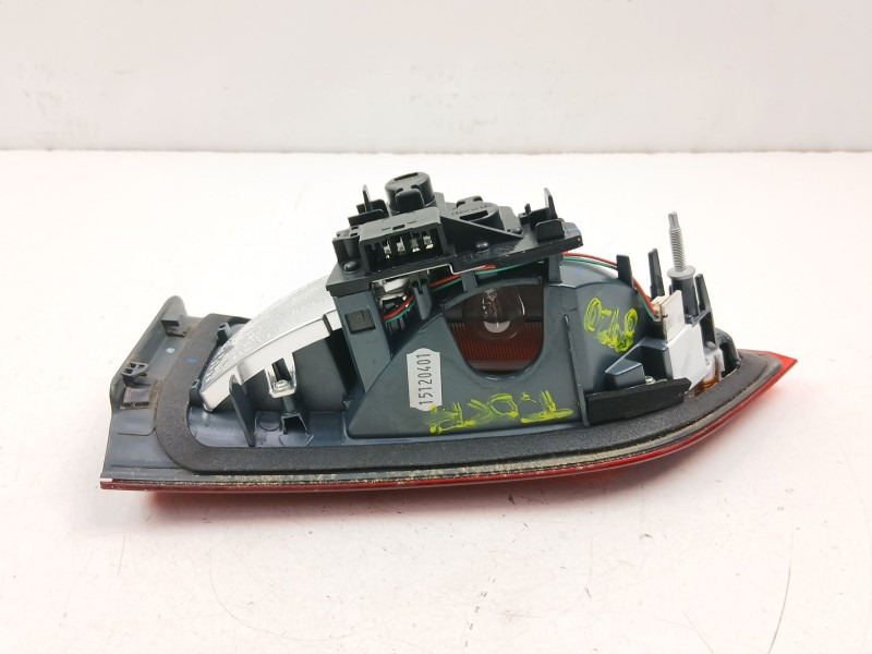 Recambio de piloto porton derecho para bmw x1 (f48) sdrive 18 d referencia OEM IAM 7350698  