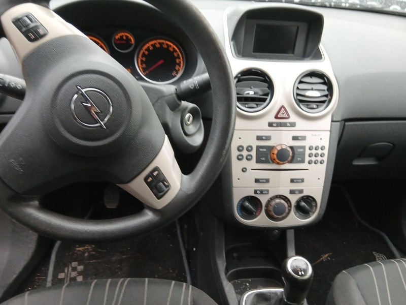 opel corsa d (s07) del año 2006