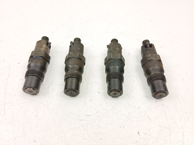 Recambio de inyectores juego para nissan trade caja/chasis 2.8 d referencia OEM IAM 745000580 LCC6702501C 