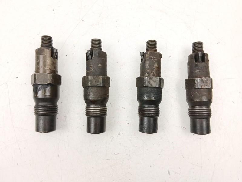 Recambio de inyectores juego para nissan trade caja/chasis 2.8 d referencia OEM IAM 745000580 LCC6702501C 