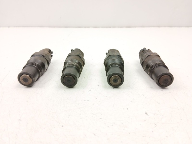 Recambio de inyectores juego para nissan trade caja/chasis 2.8 d referencia OEM IAM 745000580 LCC6702501C 