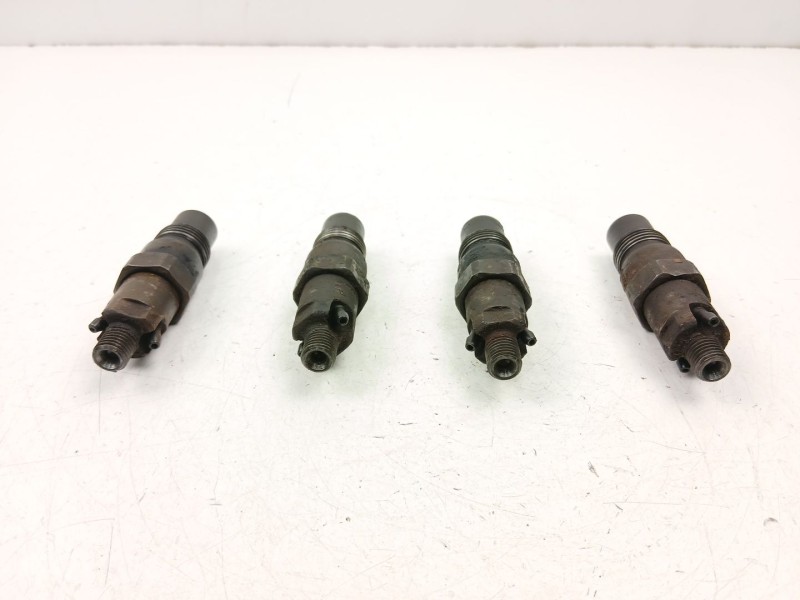 Recambio de inyectores juego para nissan trade caja/chasis 2.8 d referencia OEM IAM 745000580 LCC6702501C 