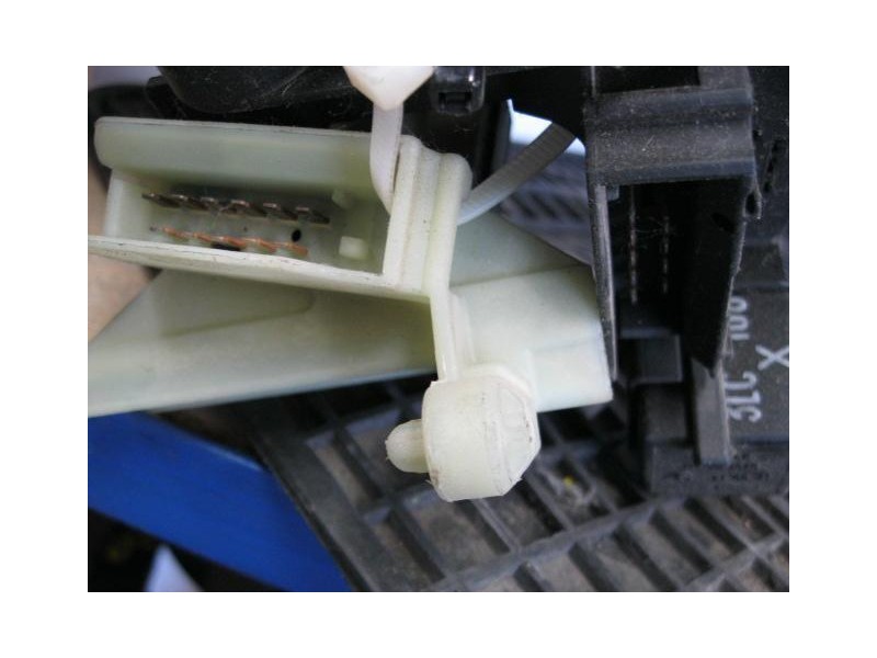 Recambio de mando luces y limpias : ford mondeo : 1.8 [1994] para ford mondeo 1.8 referencia OEM IAM LOSDOS  