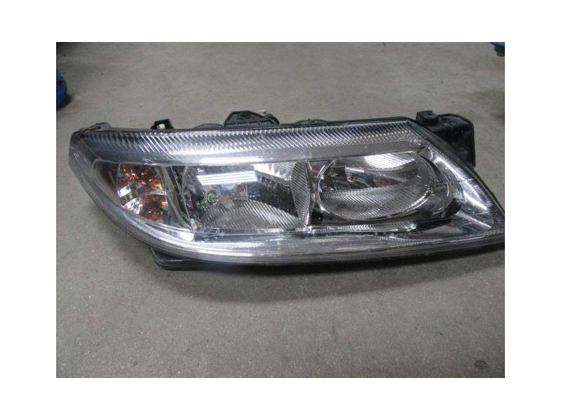 Recambio de faro derecho para renault laguna 1.9 dci f9q c750 referencia OEM IAM   