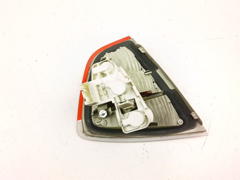 Recambio de piloto porton derecho para bmw 3 (e90) 320 d referencia OEM IAM 6937460  