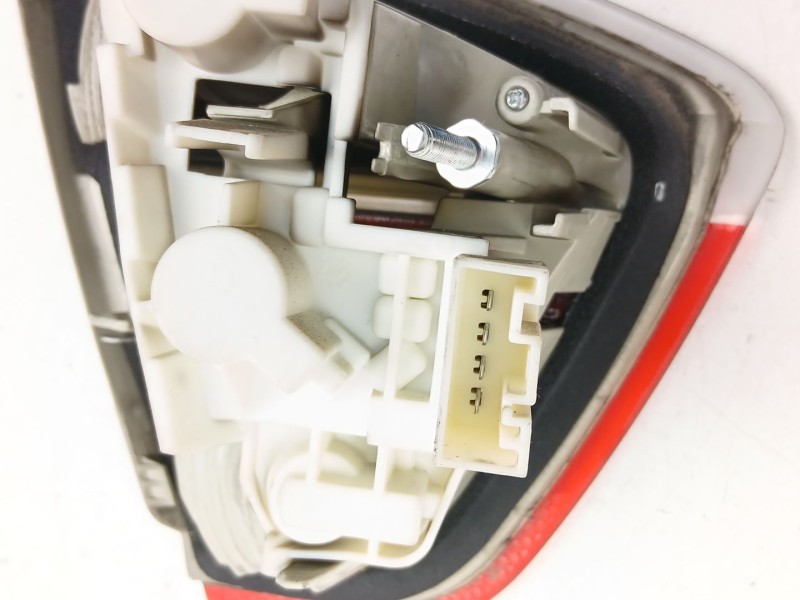 Recambio de piloto porton derecho para bmw 3 (e90) 320 d referencia OEM IAM 6937460  