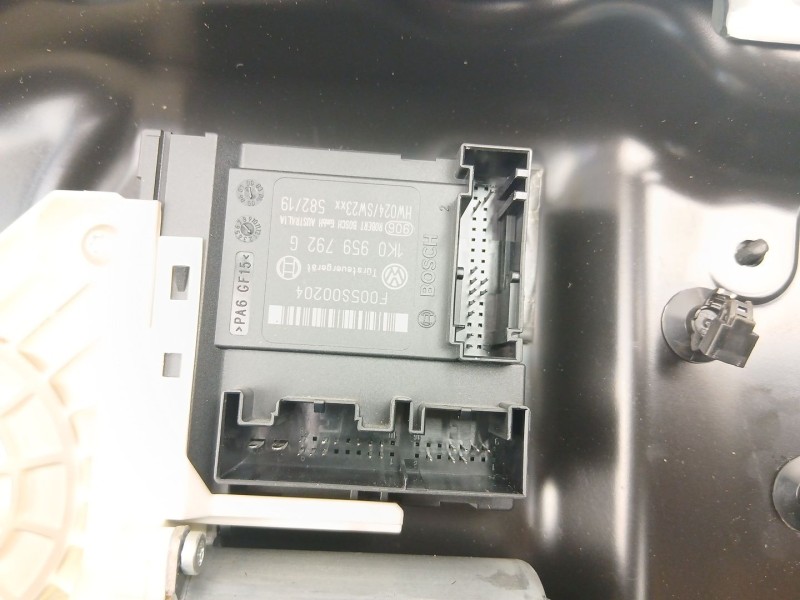 Recambio de elevalunas delantero derecho para volkswagen passat b6 (3c2) 2.0 fsi referencia OEM IAM 1K0959702K  1K0959792G