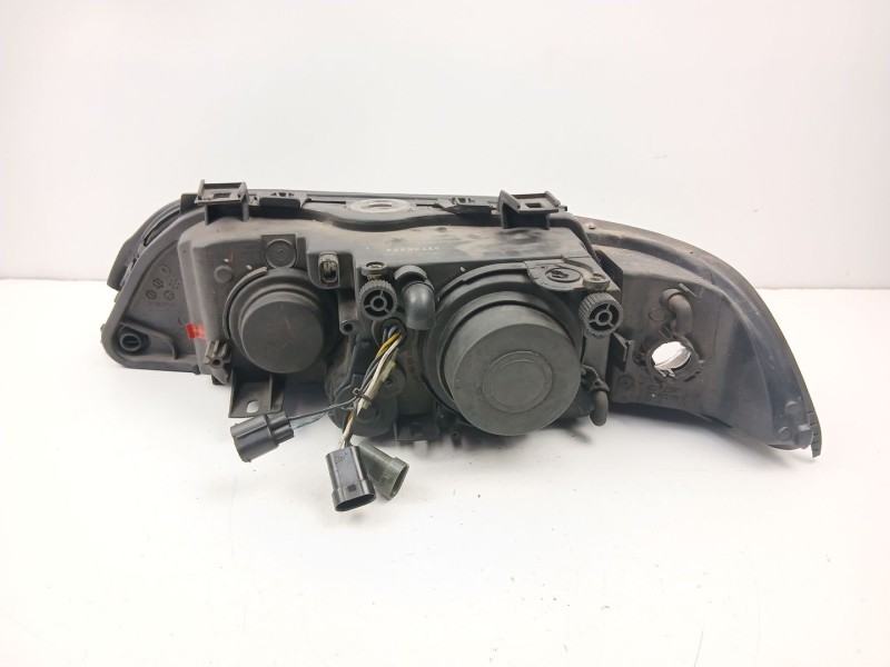 Recambio de faro derecho para bmw 5 (e39) 525 tds referencia OEM IAM 63126902426  