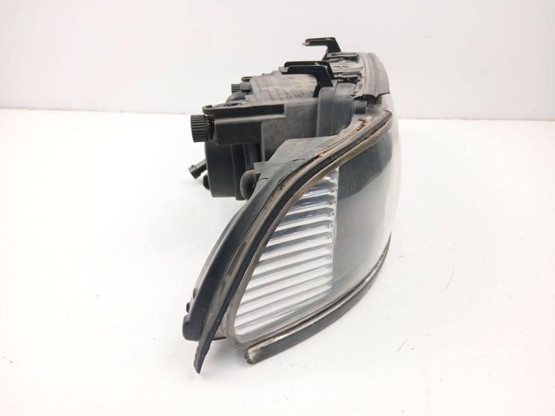 Recambio de faro derecho para bmw 5 (e39) 525 tds referencia OEM IAM 63126902426  