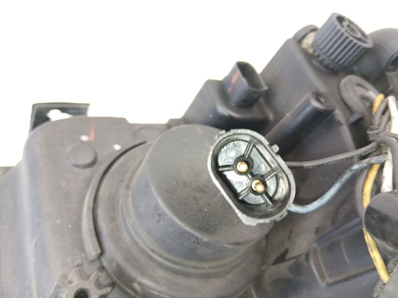 Recambio de faro derecho para bmw 5 (e39) 525 tds referencia OEM IAM 63126902426  