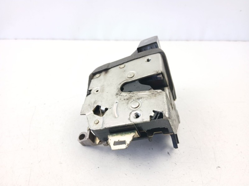 Recambio de cerradura puerta trasera izquierda para bmw 5 (e39) 525 tds referencia OEM IAM 51228125671  