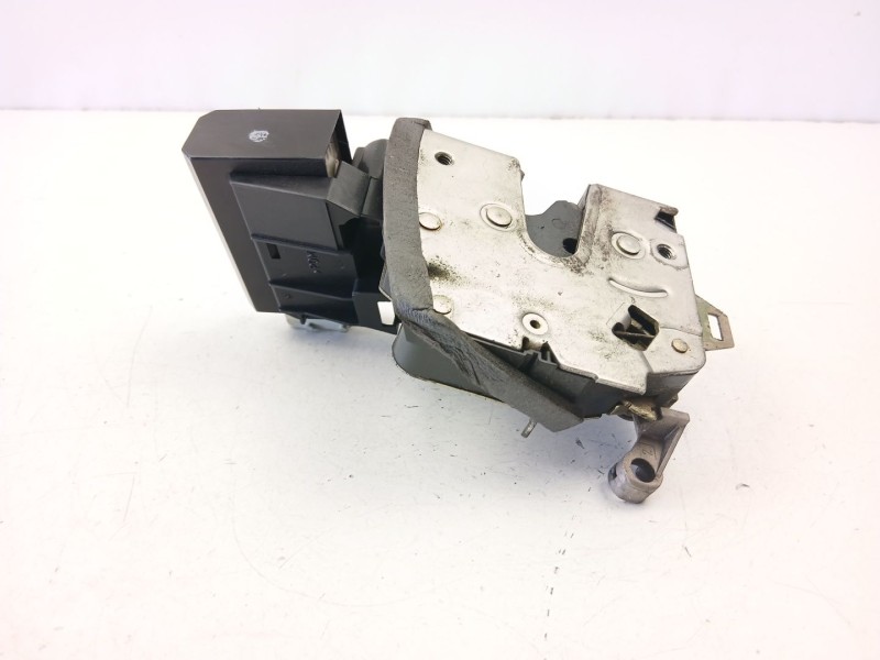 Recambio de cerradura puerta trasera izquierda para bmw 5 (e39) 525 tds referencia OEM IAM 51228125671  