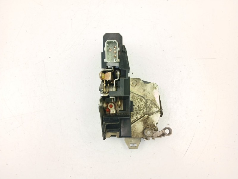 Recambio de cerradura puerta trasera izquierda para bmw 5 (e39) 525 tds referencia OEM IAM 51228125671  