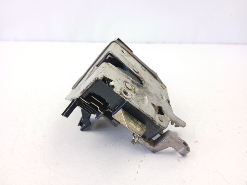 Recambio de cerradura puerta delantera derecha para bmw 5 (e39) 525 tds referencia OEM IAM 51218235104  