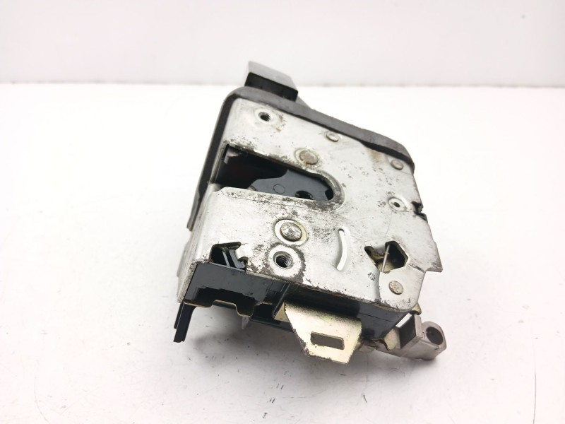 Recambio de cerradura puerta trasera derecha para bmw 5 (e39) 525 tds referencia OEM IAM 51228125672  