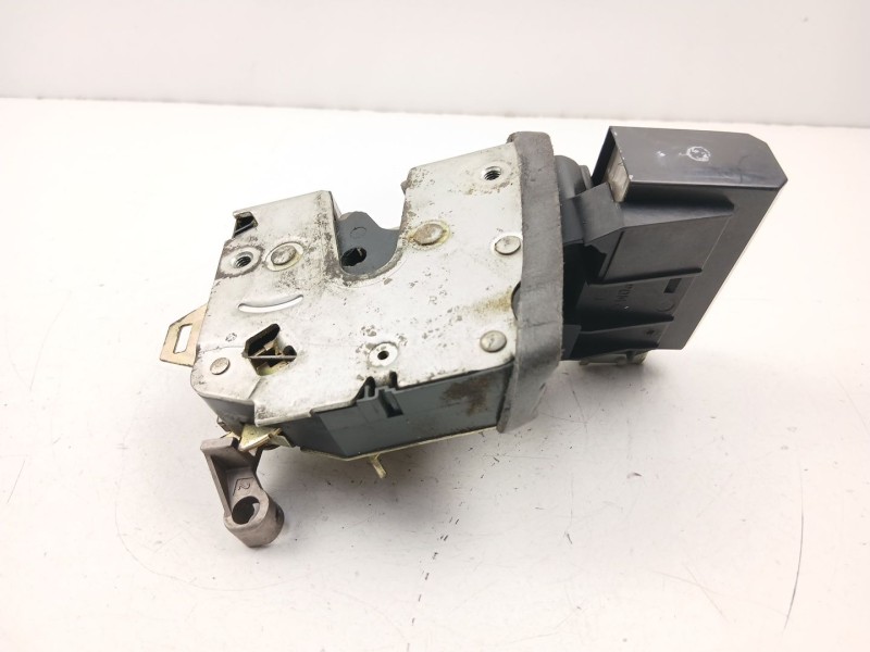 Recambio de cerradura puerta trasera derecha para bmw 5 (e39) 525 tds referencia OEM IAM 51228125672  