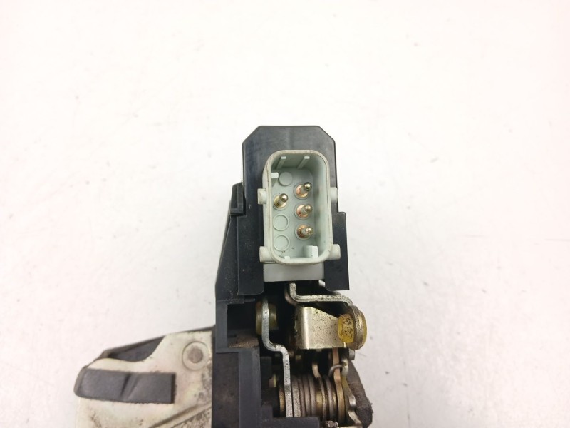 Recambio de cerradura puerta trasera derecha para bmw 5 (e39) 525 tds referencia OEM IAM 51228125672  